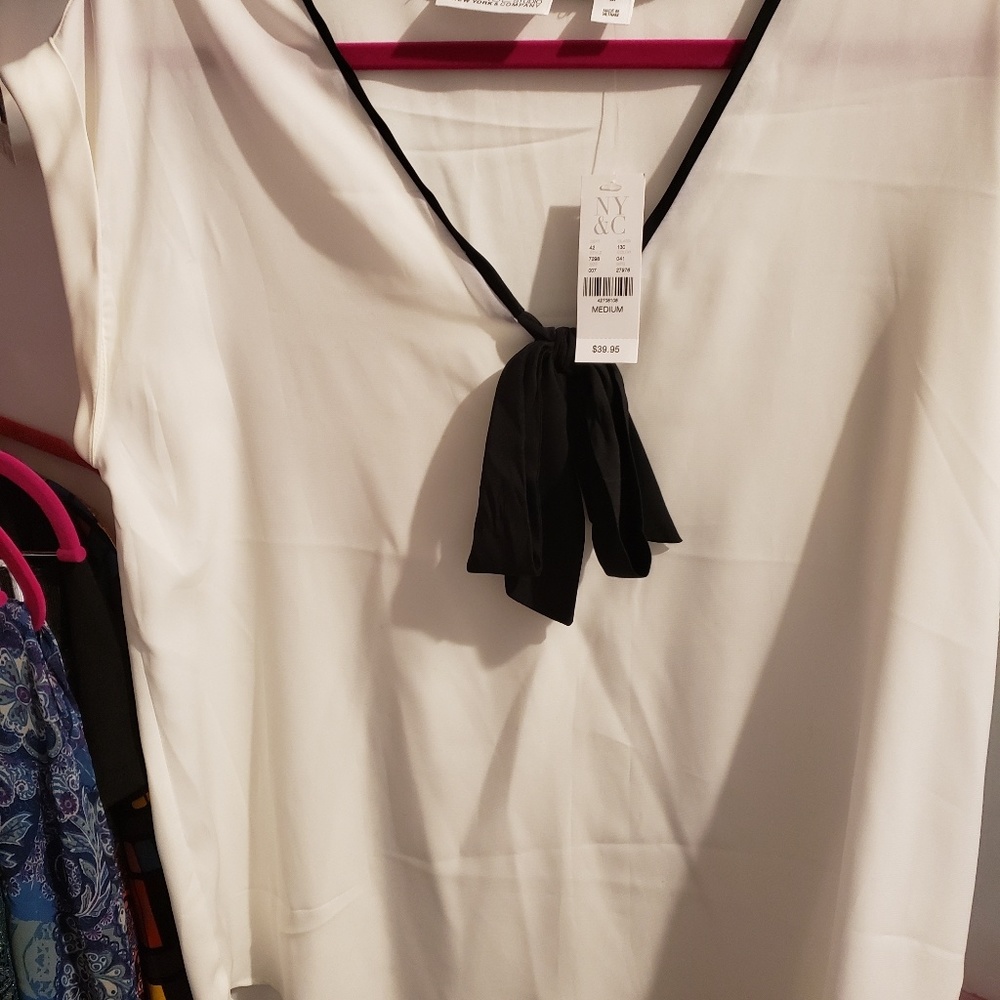 5 for $20 Brand new NY&Co blouse